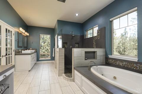 1844 NW Perspective Dr, Bend, OR 97703 photo 11