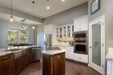 1844 NW Perspective Dr, Bend, OR 97703 photo 3