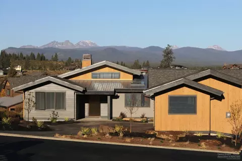61369 Lost Hollow Loop, Bend, OR 97702 photo 2