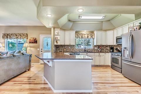 20904 Crystal Ct, Bend, OR 97701 photo 3