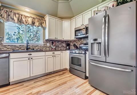 20904 Crystal Ct, Bend, OR 97701 photo 5