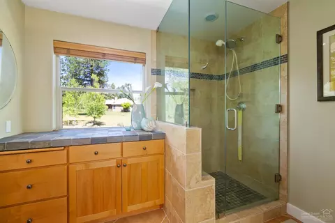 61950 Fall Creek Loop, Bend, OR 97702 photo 14