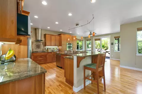 61950 Fall Creek Loop, Bend, OR 97702 photo 4