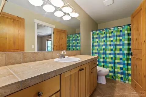 61950 Fall Creek Loop, Bend, OR 97702 photo 17