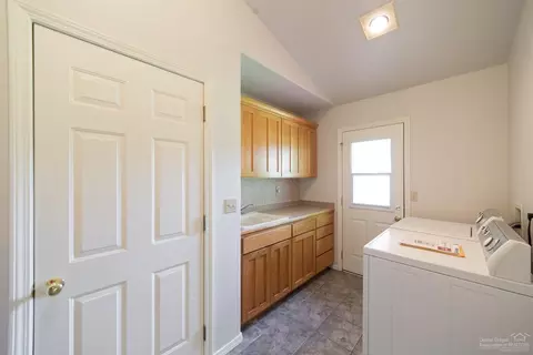 64485 Research Rd, Bend, OR 97703 photo 13