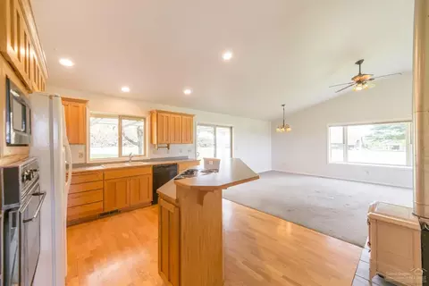 64485 Research Rd, Bend, OR 97703 photo 8