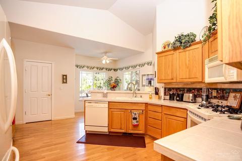 19883 Powers Rd, Bend, OR 97702 photo 9