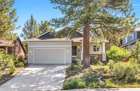 2626 NW Rainbow Ridge Dr, Bend, OR 97703 photo 2