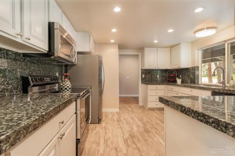 60300 Ridgeview Dr, Bend, OR 97702 photo 4