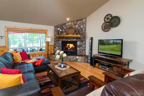 57711 Wallowa Loop, Sunriver, OR 97707 photo 3