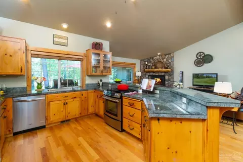 57711 Wallowa Loop, Sunriver, OR 97707 photo 5
