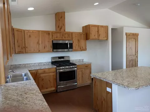 592 Minerva St, Metolius, OR 97741 photo 5