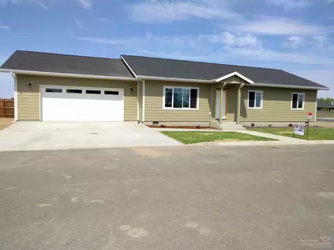 592 Minerva St, Metolius, OR 97741 photo 2