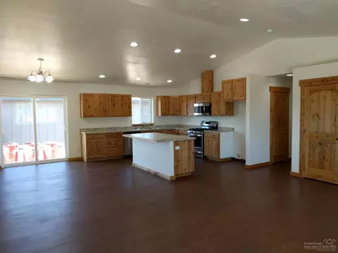 592 Minerva St, Metolius, OR 97741 photo 6