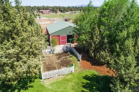 23262 Hwy 20, Bend, OR 97701 photo 4