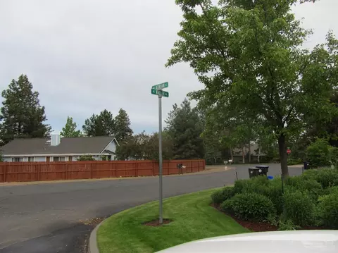 2844 NE Waller Dr, Bend, OR 97701 photo 2