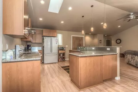 19449 Apache Rd, Bend, OR 97702 photo 7