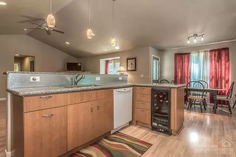 19449 Apache Rd, Bend, OR 97702 photo 10