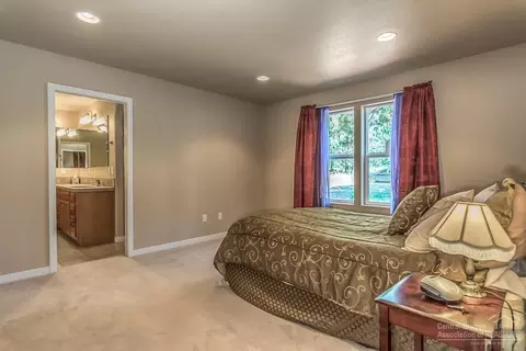 19449 Apache Rd, Bend, OR 97702 photo 12