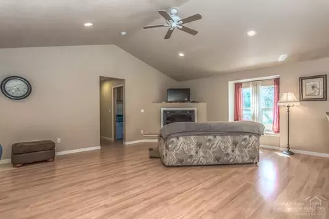 19449 Apache Rd, Bend, OR 97702 photo 5