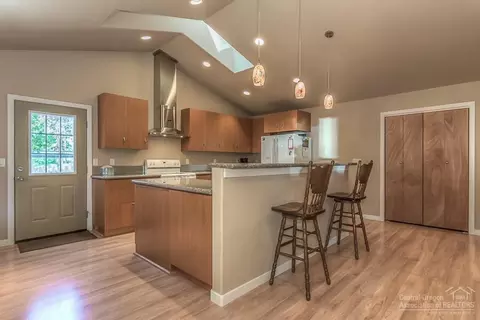 19449 Apache Rd, Bend, OR 97702 photo 8