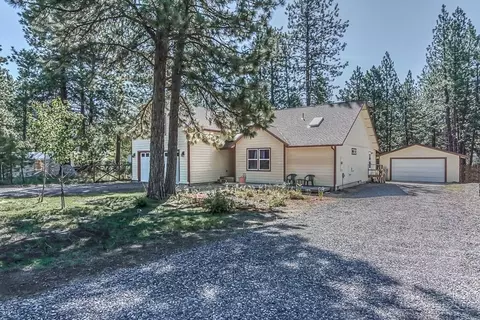 19449 Apache Rd, Bend, OR 97702 photo 3