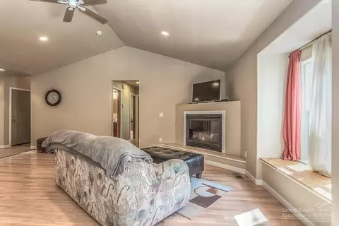 19449 Apache Rd, Bend, OR 97702 photo 6