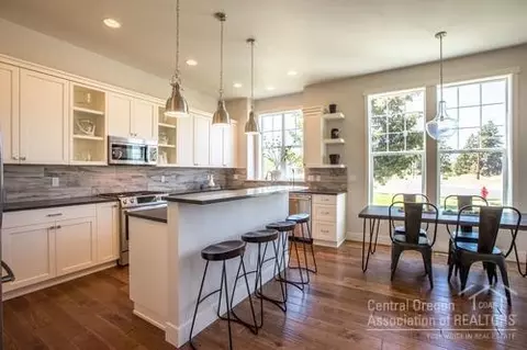 61594 Alstrup Rd, Bend, OR 97702 photo 1