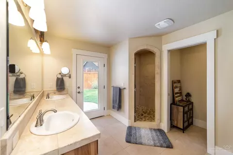 20812 Solstice Dr, Bend, OR 97703 photo 14