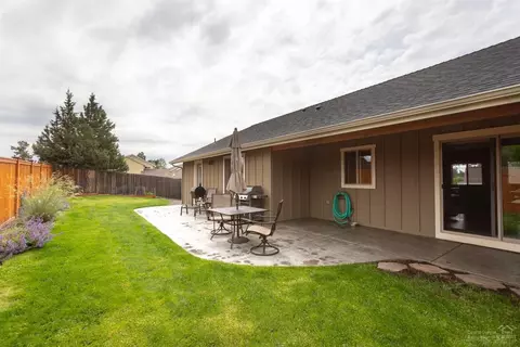 20812 Solstice Dr, Bend, OR 97703 photo 3