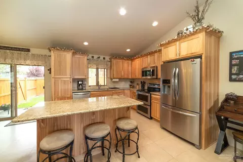 20812 Solstice Dr, Bend, OR 97703 photo 9