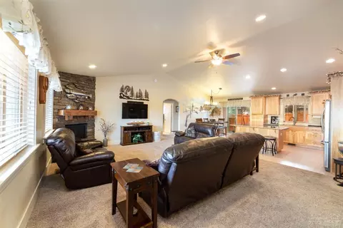 20812 Solstice Dr, Bend, OR 97703 photo 6