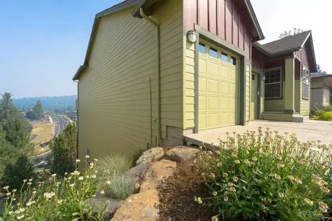 541 NW Flagline Dr, Bend, OR 97703 photo 3