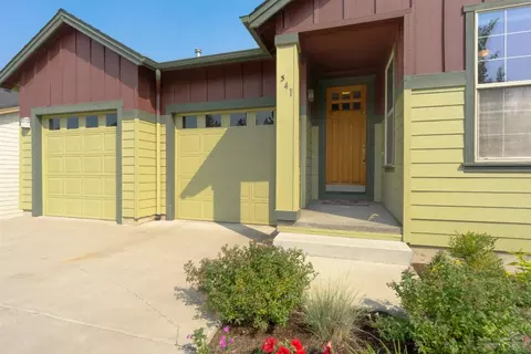 541 NW Flagline Dr, Bend, OR 97703 photo 4