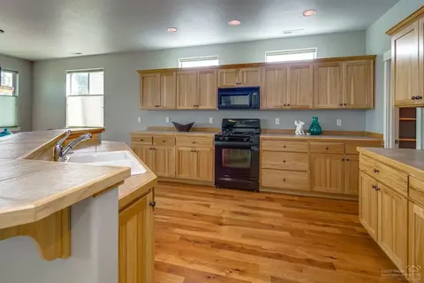 541 NW Flagline Dr, Bend, OR 97703 photo 10