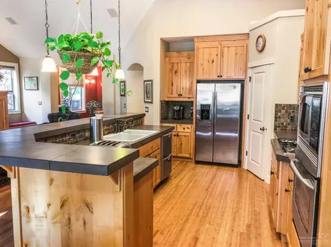 60973 Creekstone Loop, Bend, OR 97702 photo 13