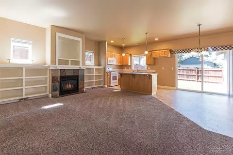 20614 Redwing Ln, Bend, OR 97702 photo 2