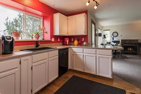 1232 NE Locksley Dr, Bend, OR 97701 photo 7