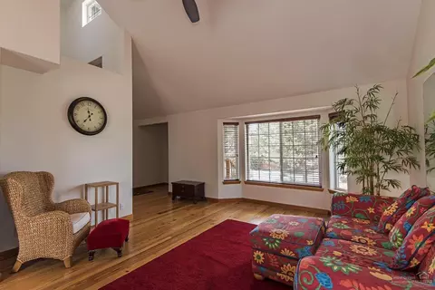 1232 NE Locksley Dr, Bend, OR 97701 photo 4