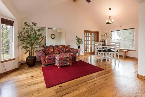 1232 NE Locksley Dr, Bend, OR 97701 photo 3