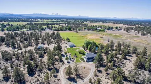 63311 Abbey Rd, Bend, OR 97701 photo 2