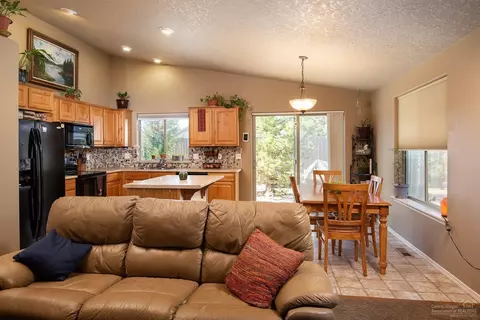 16438 Riley Dr, La Pine, OR 97739 photo 4
