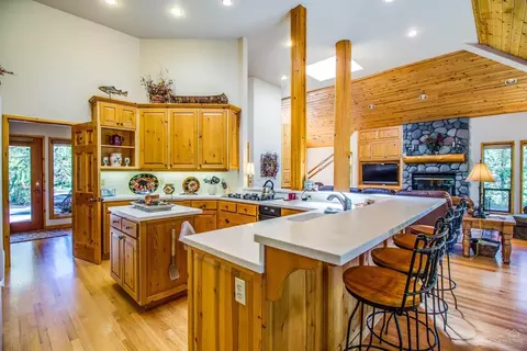 17917 Mugho Ln, Sunriver, OR 97707 photo 3