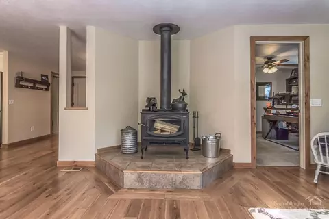 61121 SW Echo Hollow Rd, Bend, OR 97702 photo 9