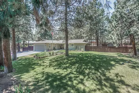 61121 SW Echo Hollow Rd, Bend, OR 97702 photo 1