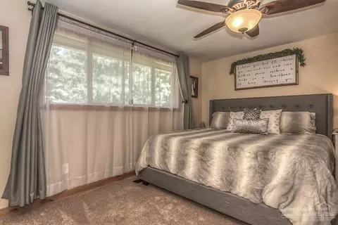 61121 SW Echo Hollow Rd, Bend, OR 97702 photo 19