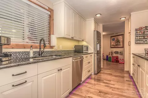 61121 SW Echo Hollow Rd, Bend, OR 97702 photo 5