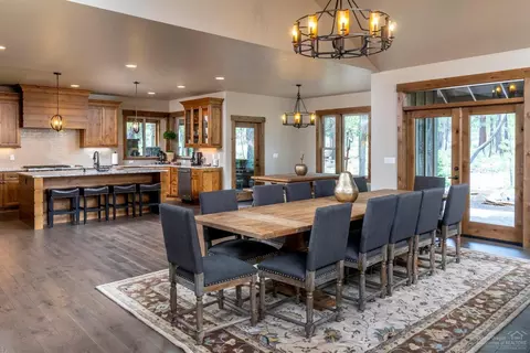 56629 Sunstone Loop, Bend, OR 97707 photo 2