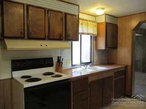 360 Riddle Rd, Crescent, OR 97733 photo 9
