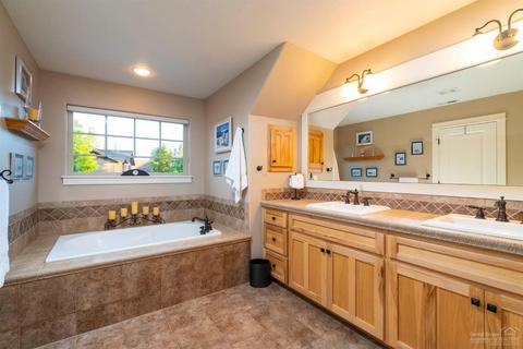 60984 Creekstone Loop, Bend, OR 97702 photo 13